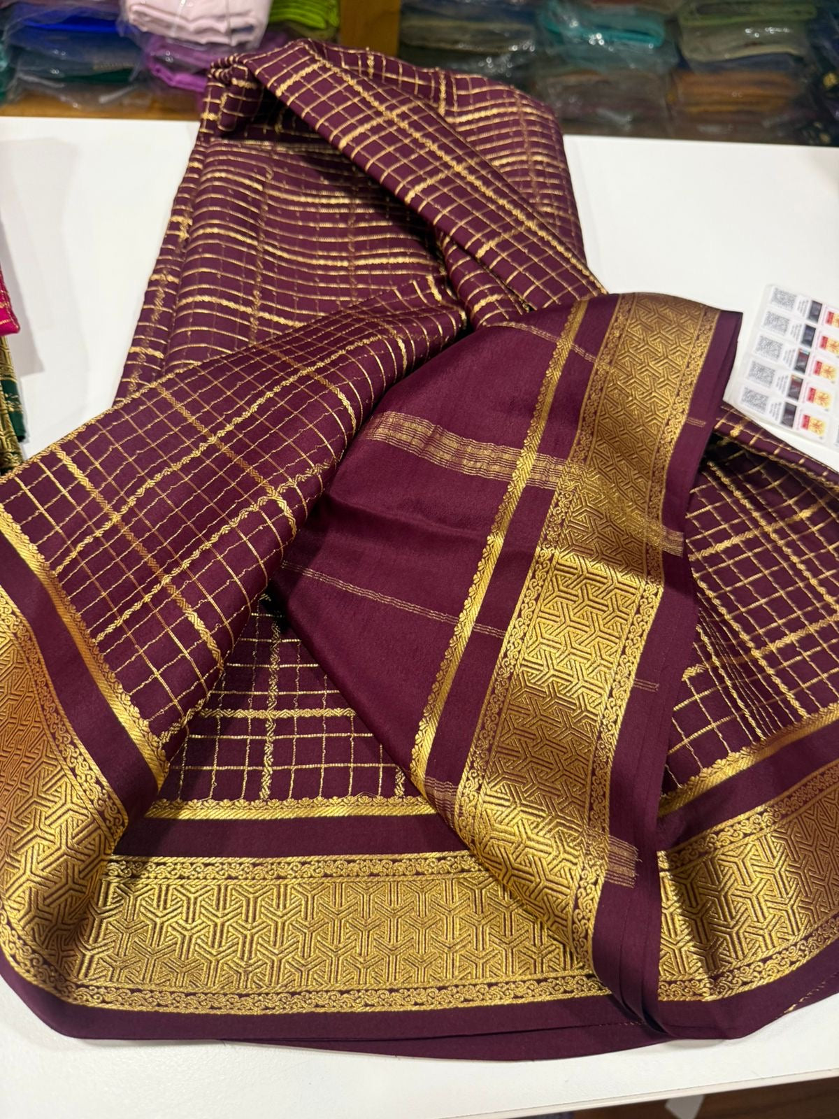 Checks self pattern with rich pallu