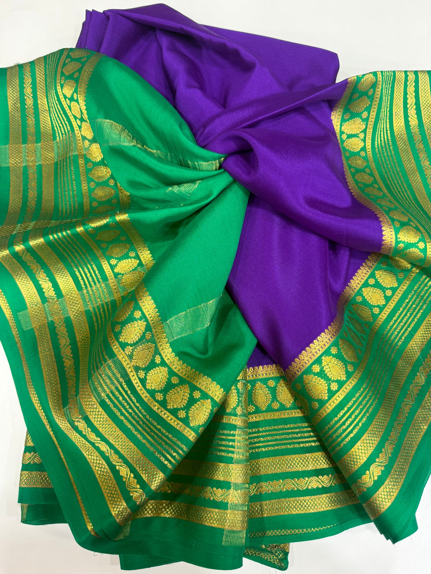 Thick border contrast sarees