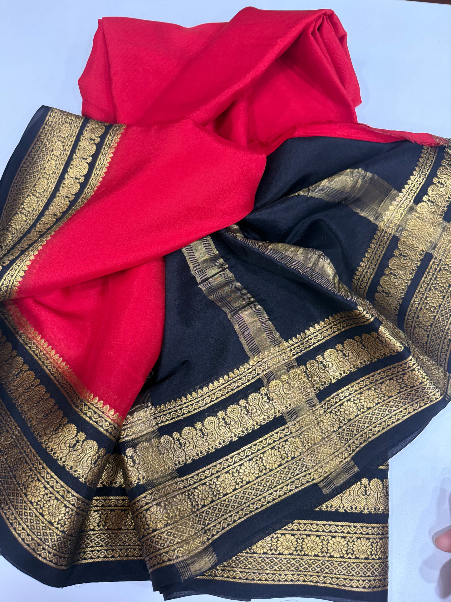 Thick border contrast sarees