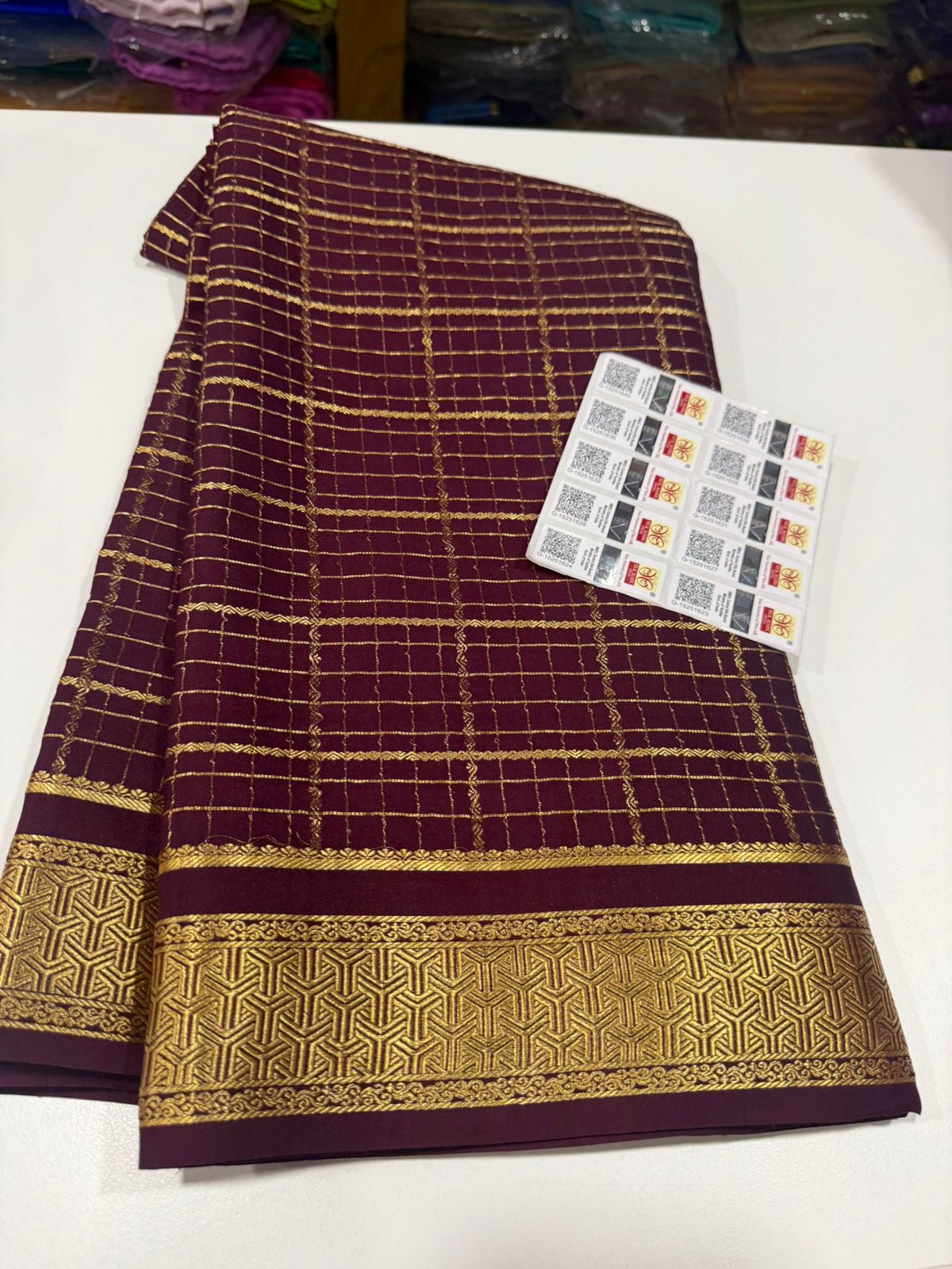 Checks self pattern with rich pallu