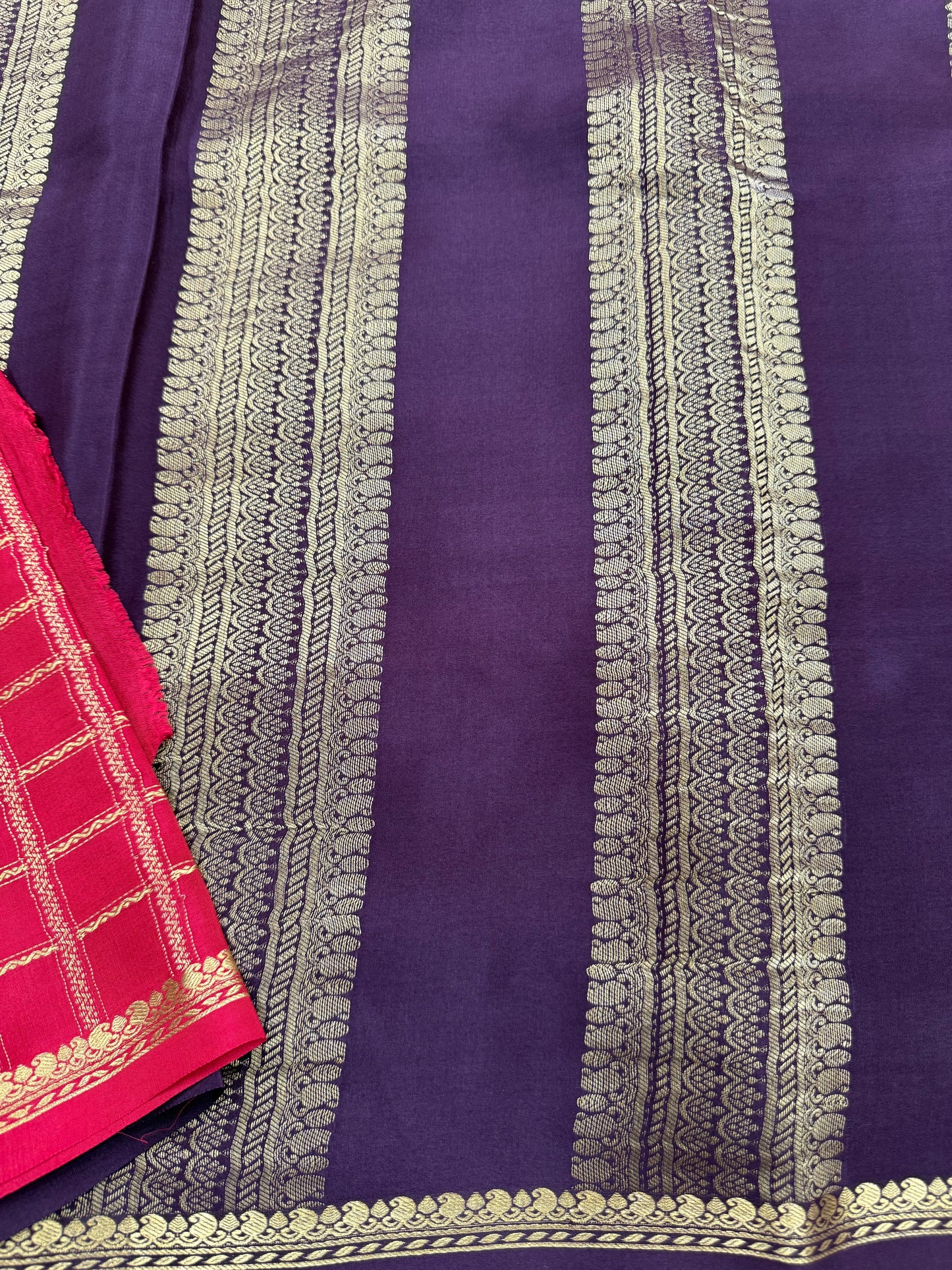 Contrast pallu and blouse