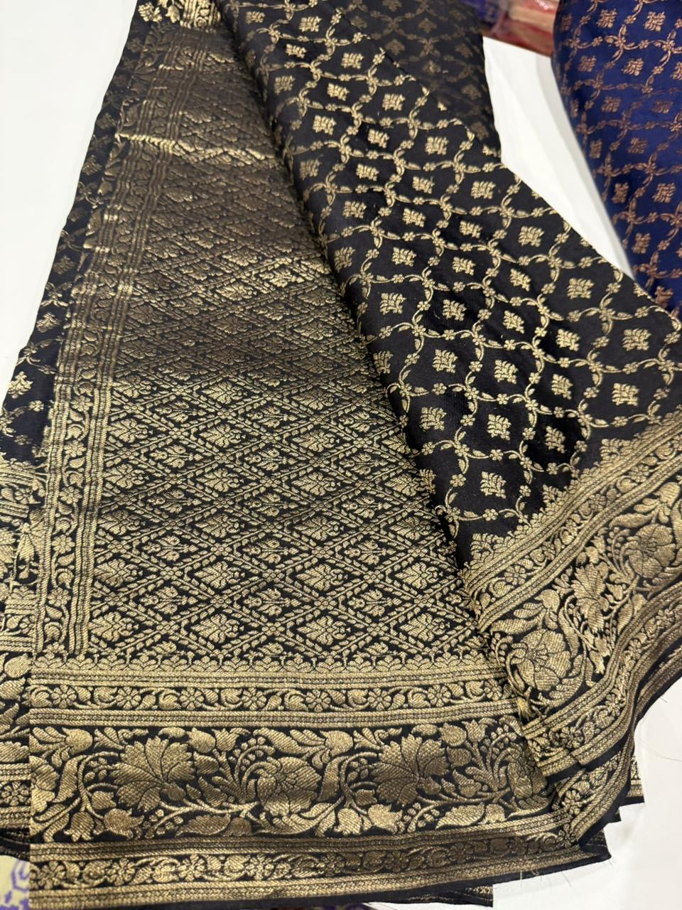 Mysore silk sarees with Beautiful Silk brocade fabric with zari