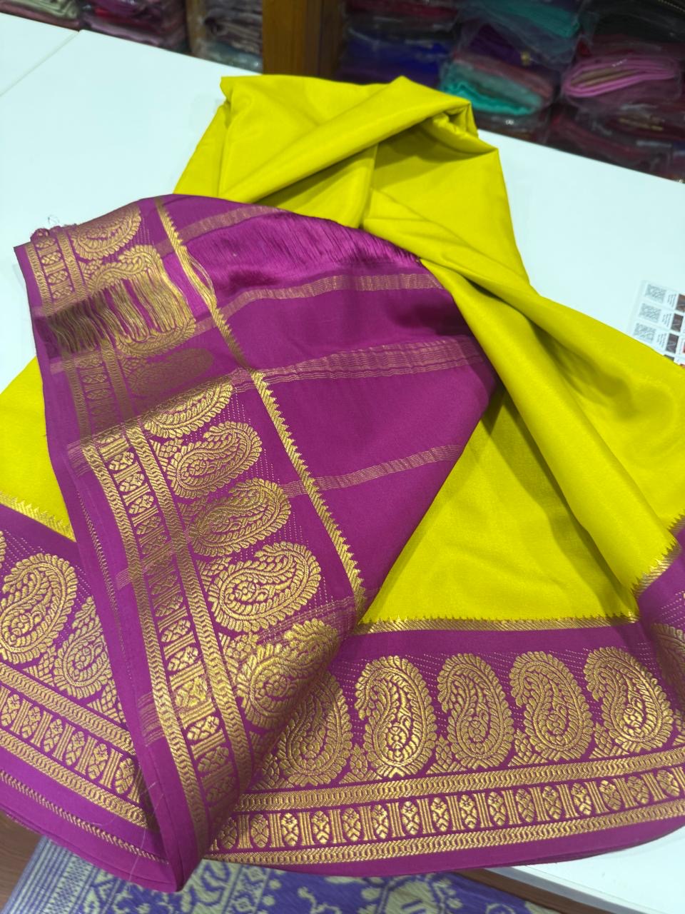Contrast Mango border