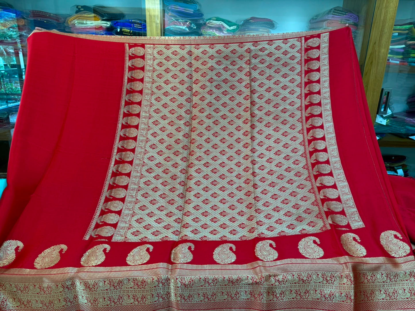 Mango motif peacock border with rich Pallu