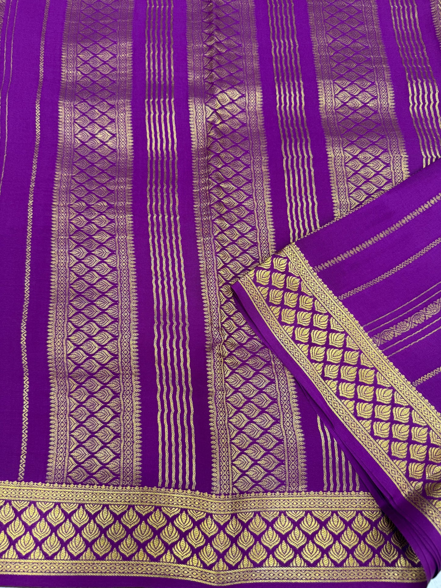 Vertical lines rich pallu