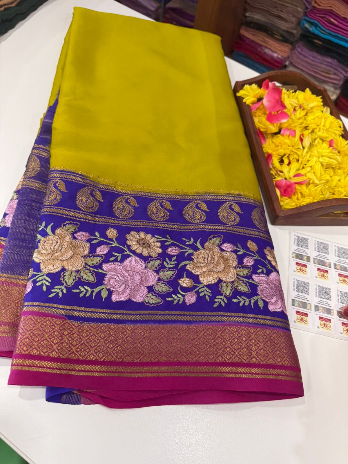 ❤️Embroidery Mysore silk sarees ❤️
❤️Traditional border with all 3D colors in embroidery pattern sarees ❤️
