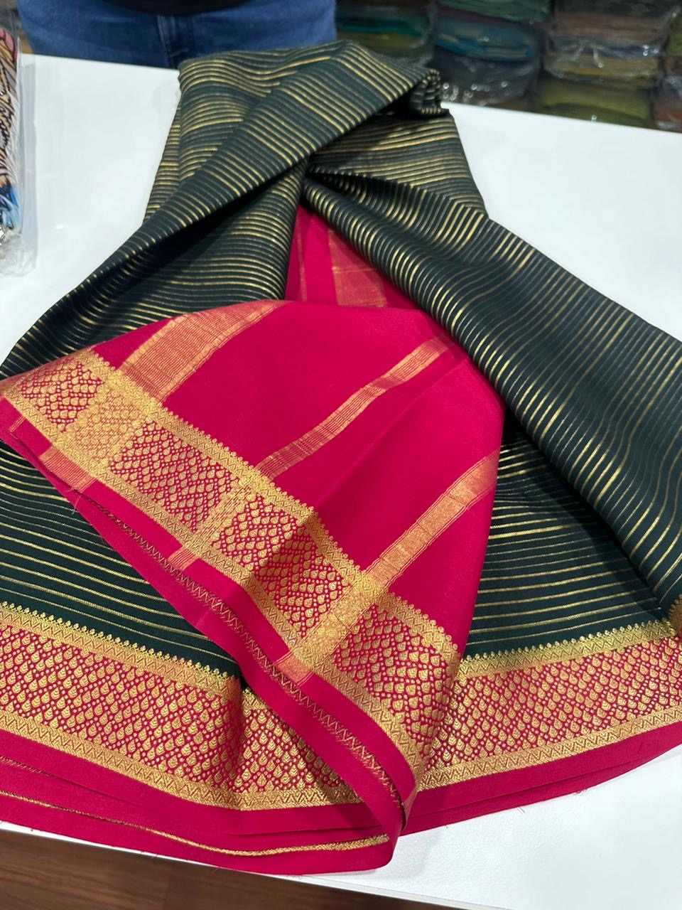 Traditional pattern which comes with beautiful color combination