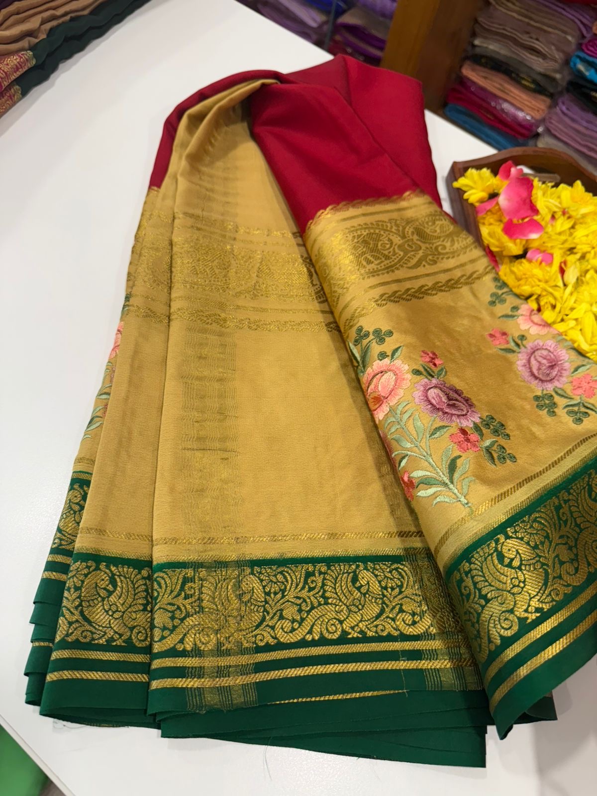 ❤️Embroidery Mysore silk sarees ❤️
❤️Traditional border with all 3D colors in embroidery pattern sarees ❤️