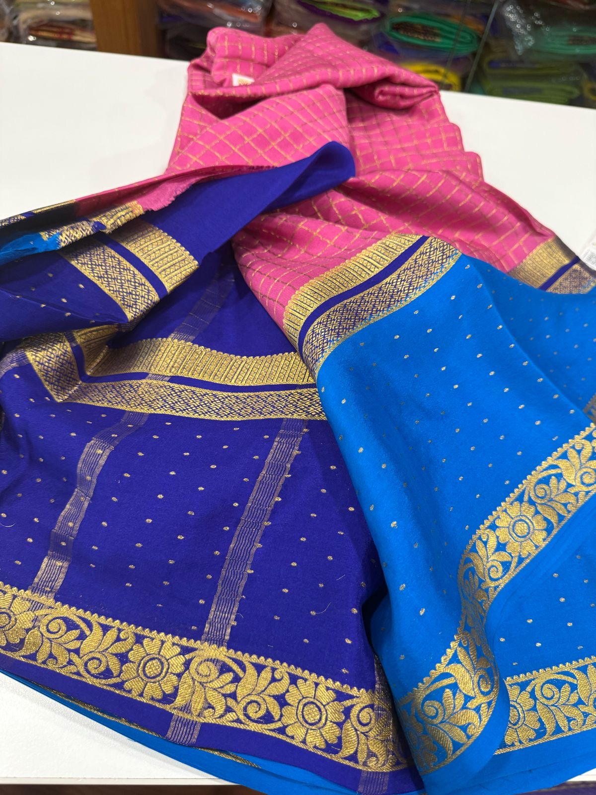 🧚🏻♀️ All exclusive checks pattern with motif n beautiful colour combinations🧚🏻♀️.