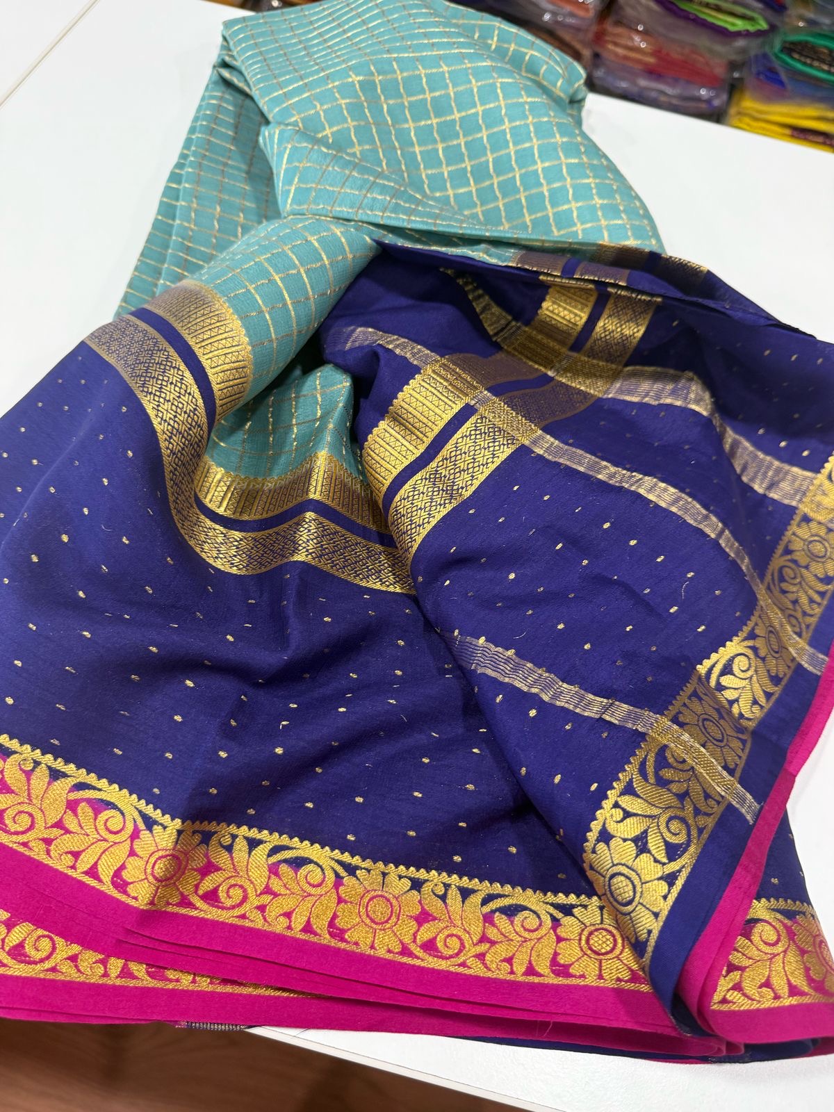 🧚🏻♀️ All exclusive checks pattern with motif n beautiful colour combinations🧚🏻♀️.