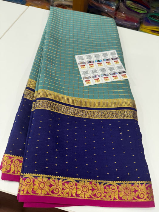 🧚🏻‍♀️ All exclusive checks pattern with motif n beautiful colour combinations🧚🏻‍♀️.