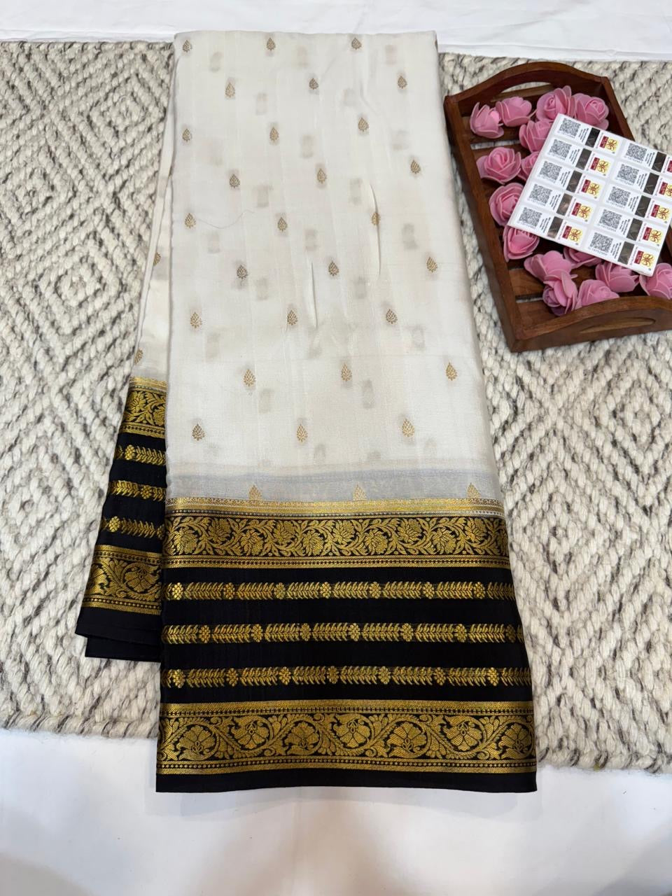 Mysore silk sarees Butta pattern
