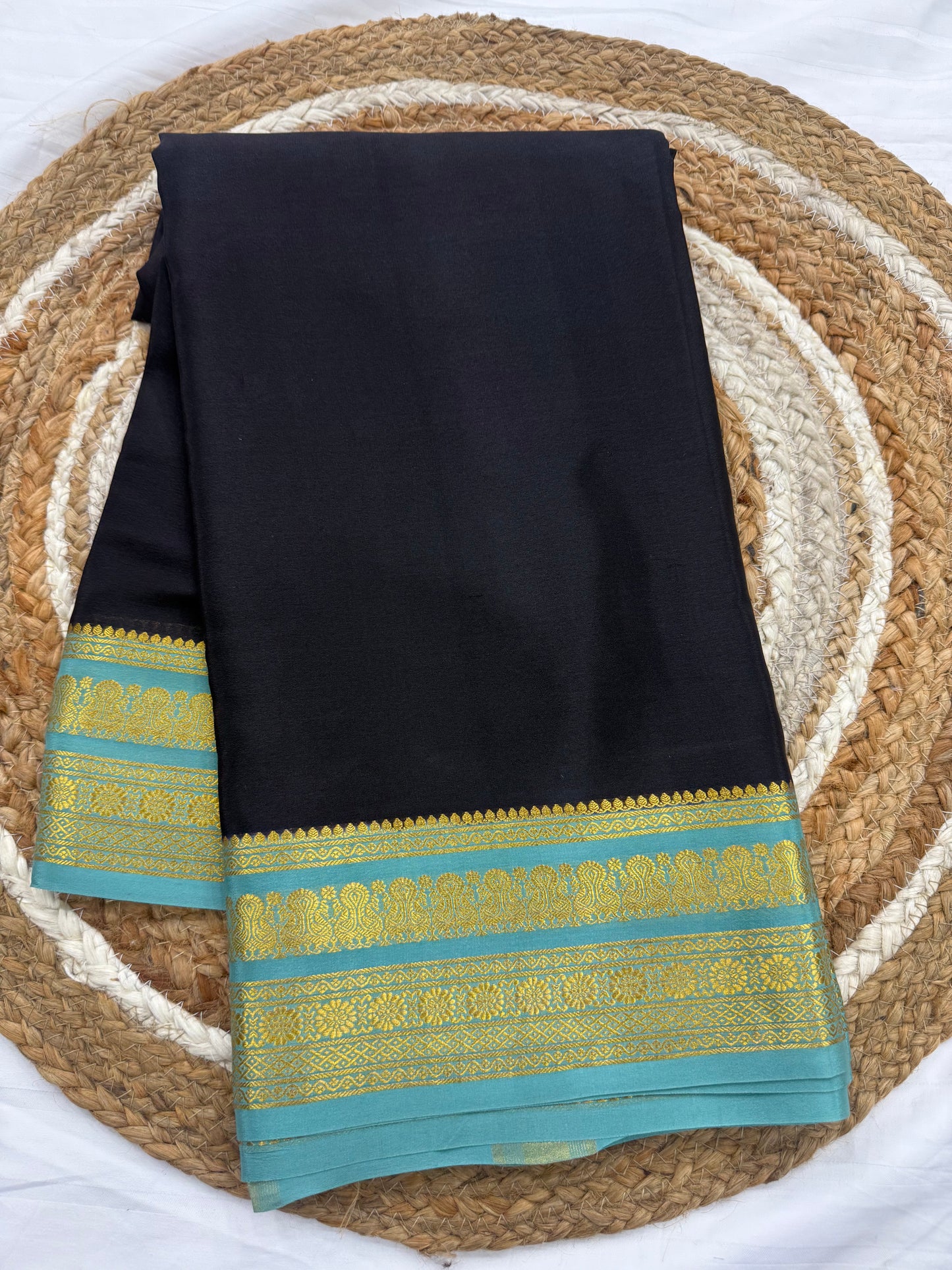 Contrast thick border