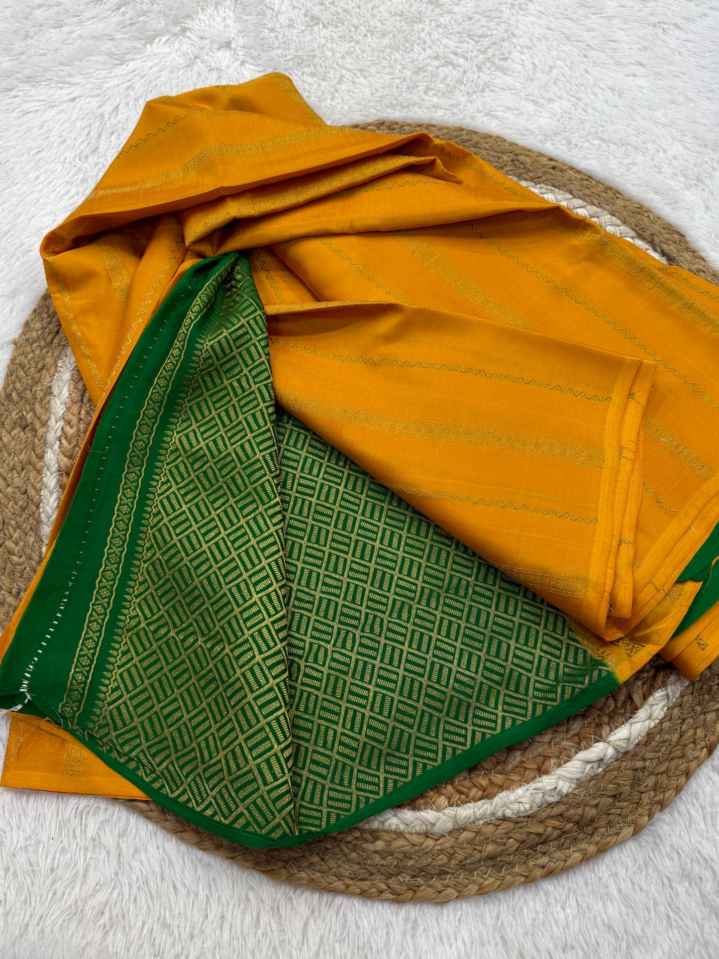 Self body contrast pallu and blouse