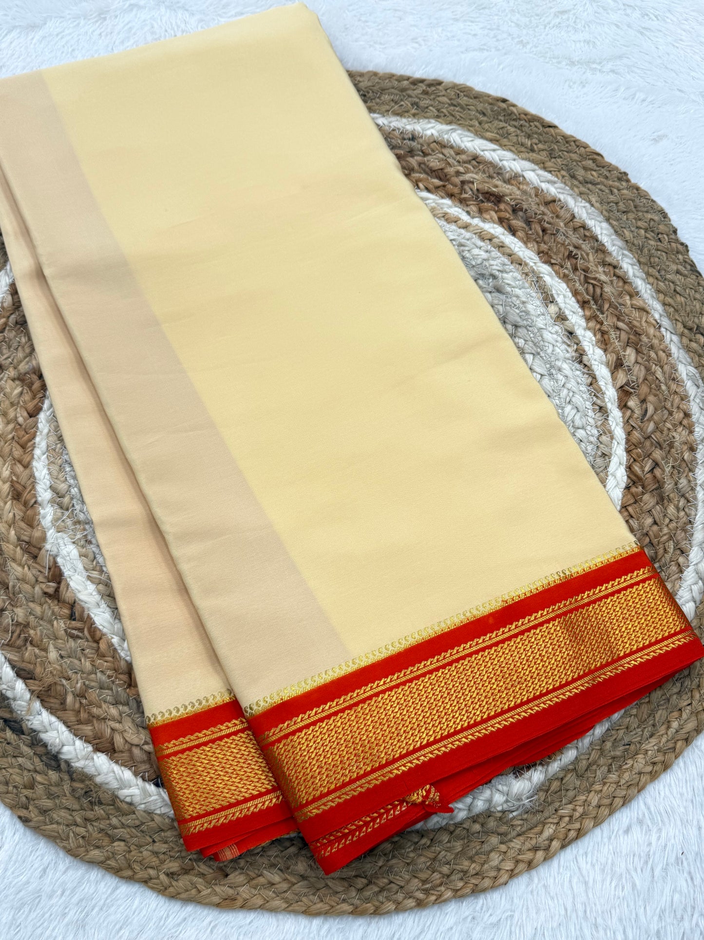 Medium contrast border
