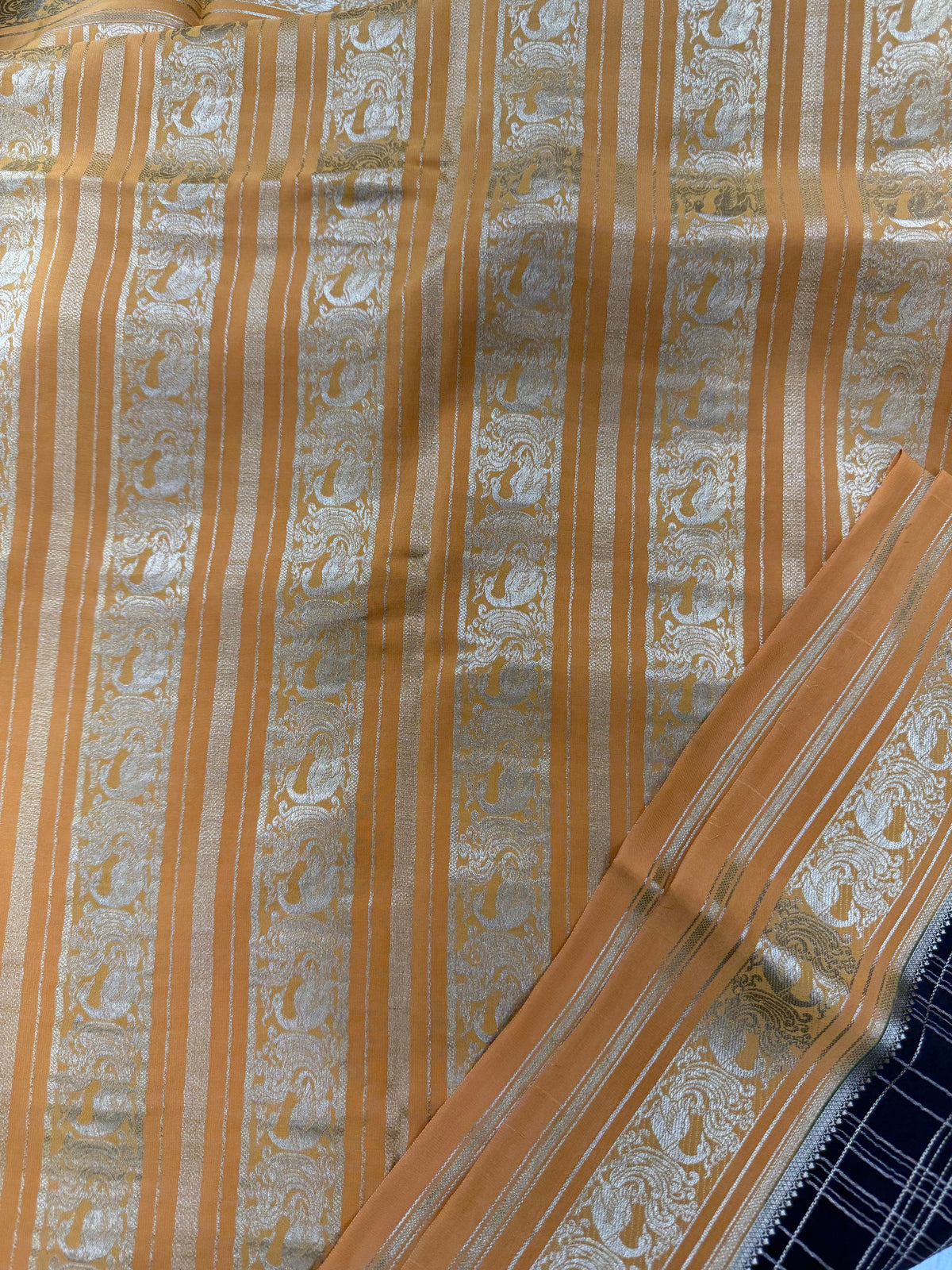 Peacock border contrast checks
