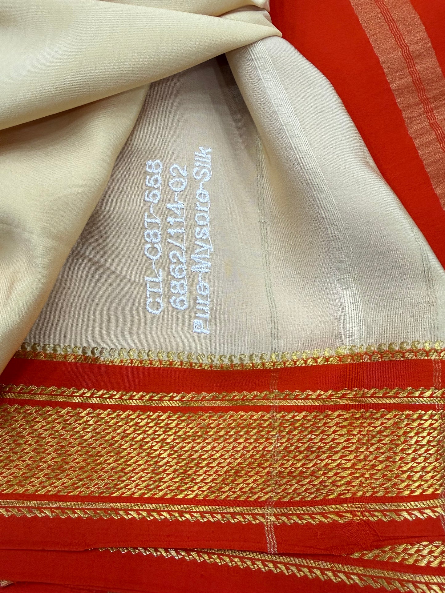 Medium contrast border