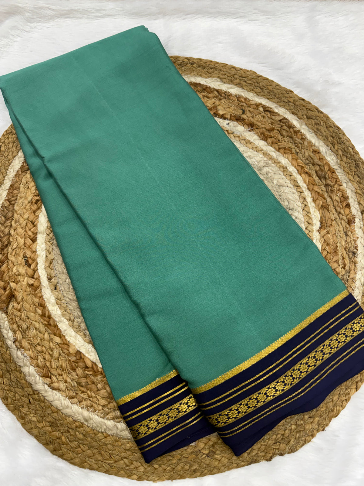 Contrast border