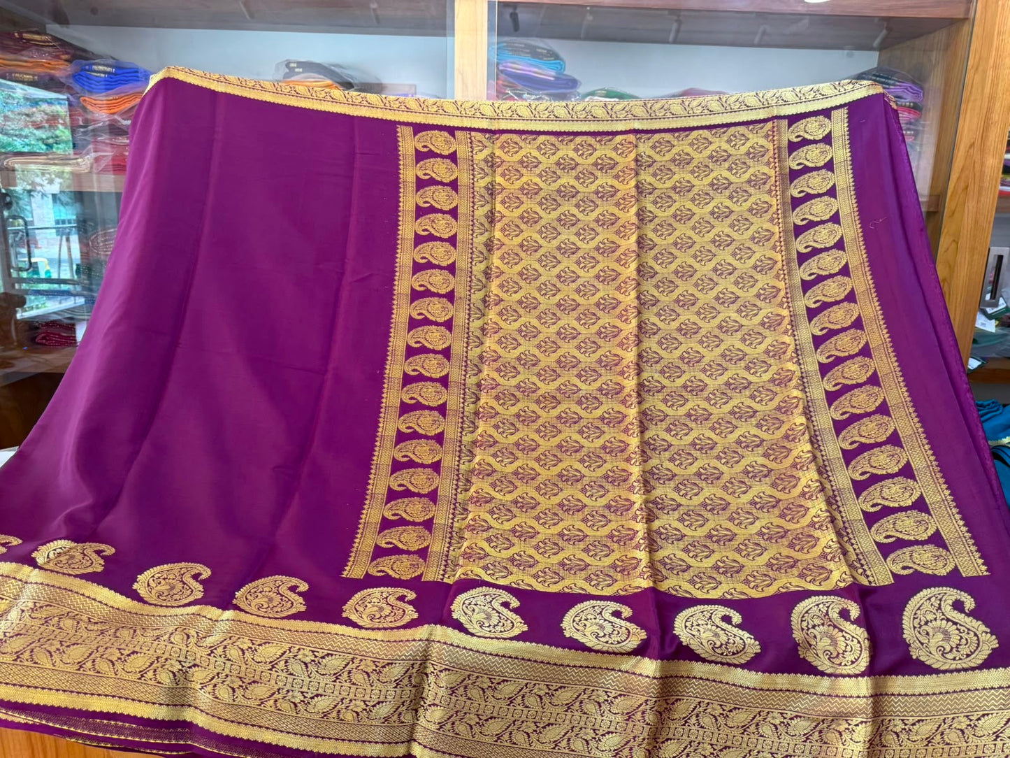 Mango motif peacock border with rich Pallu