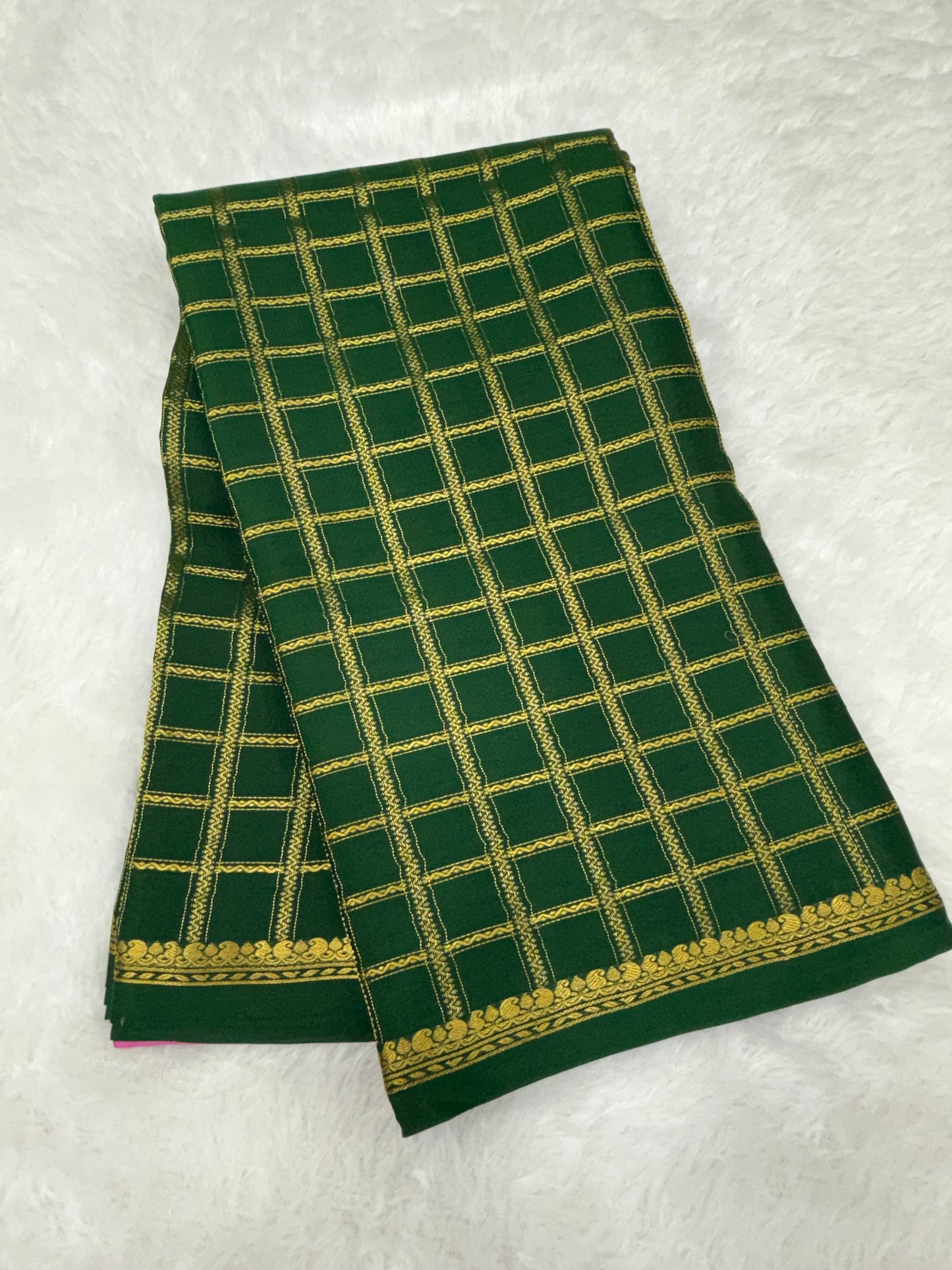 Self checks contrast pallu