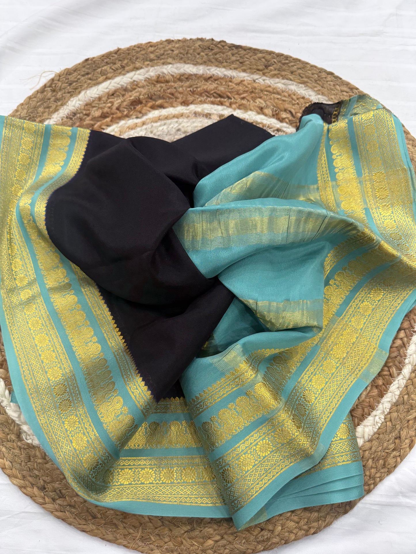 Contrast thick border