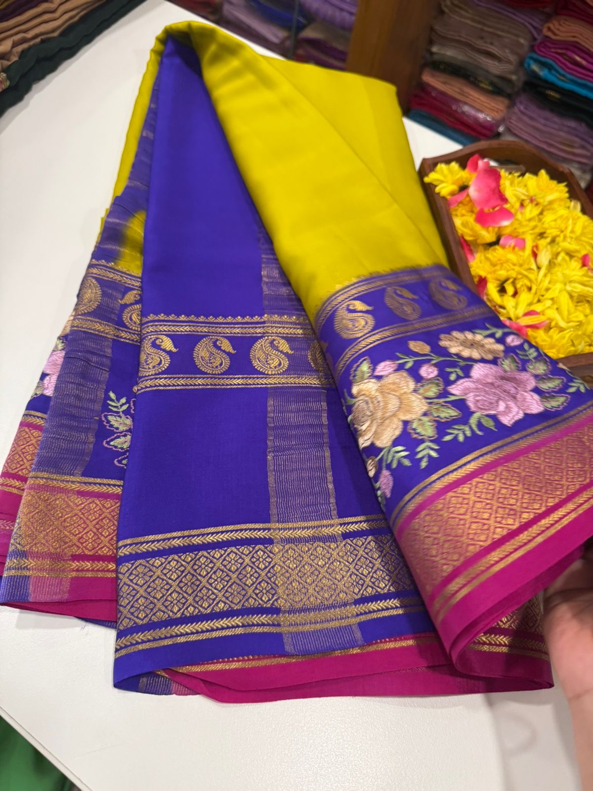 ❤️Embroidery  Mysore silk sarees  ❤️

❤️Traditional border with all  3D colors in embroidery pattern sarees ❤️