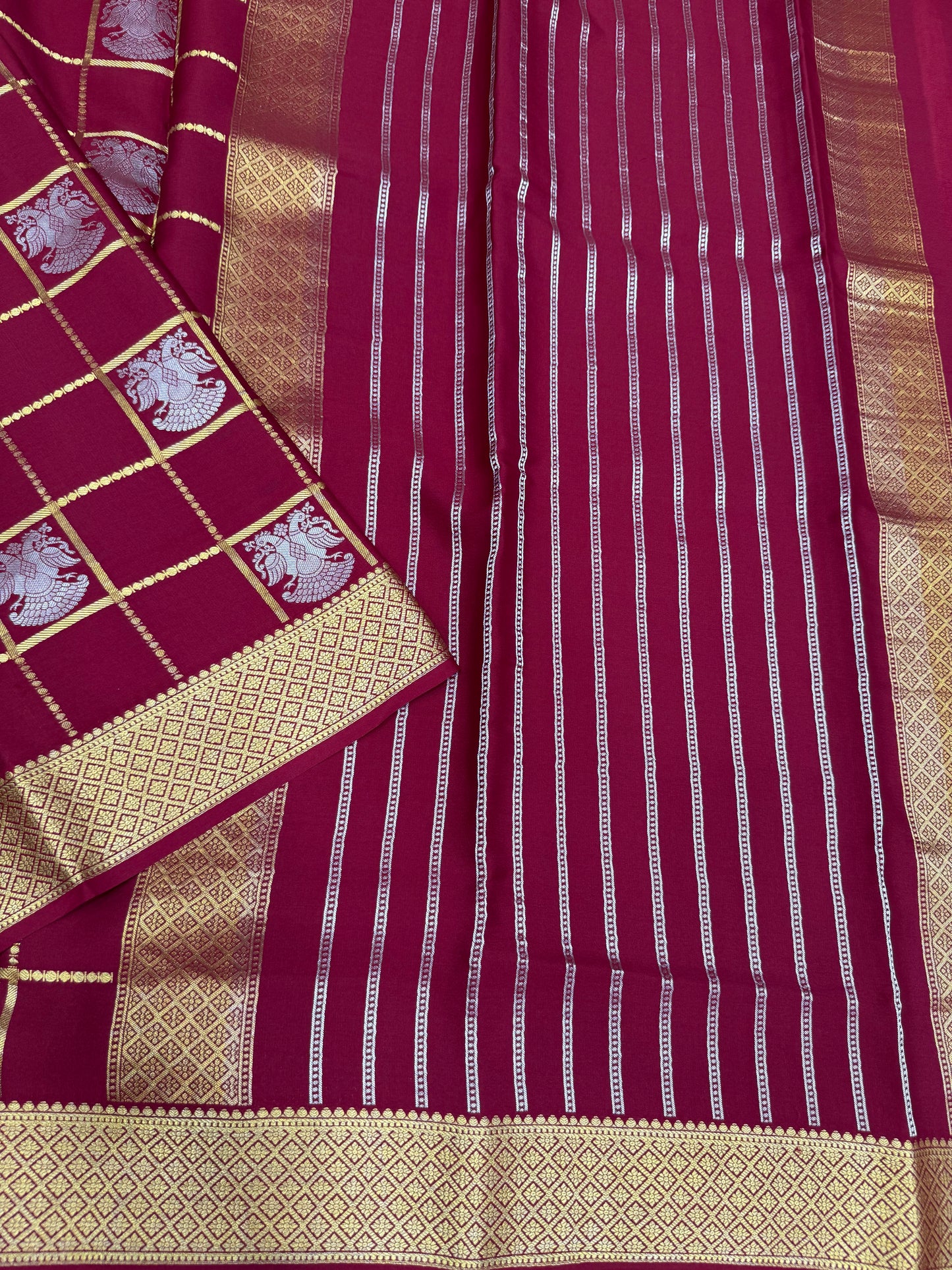 Gandaberunda checks motif