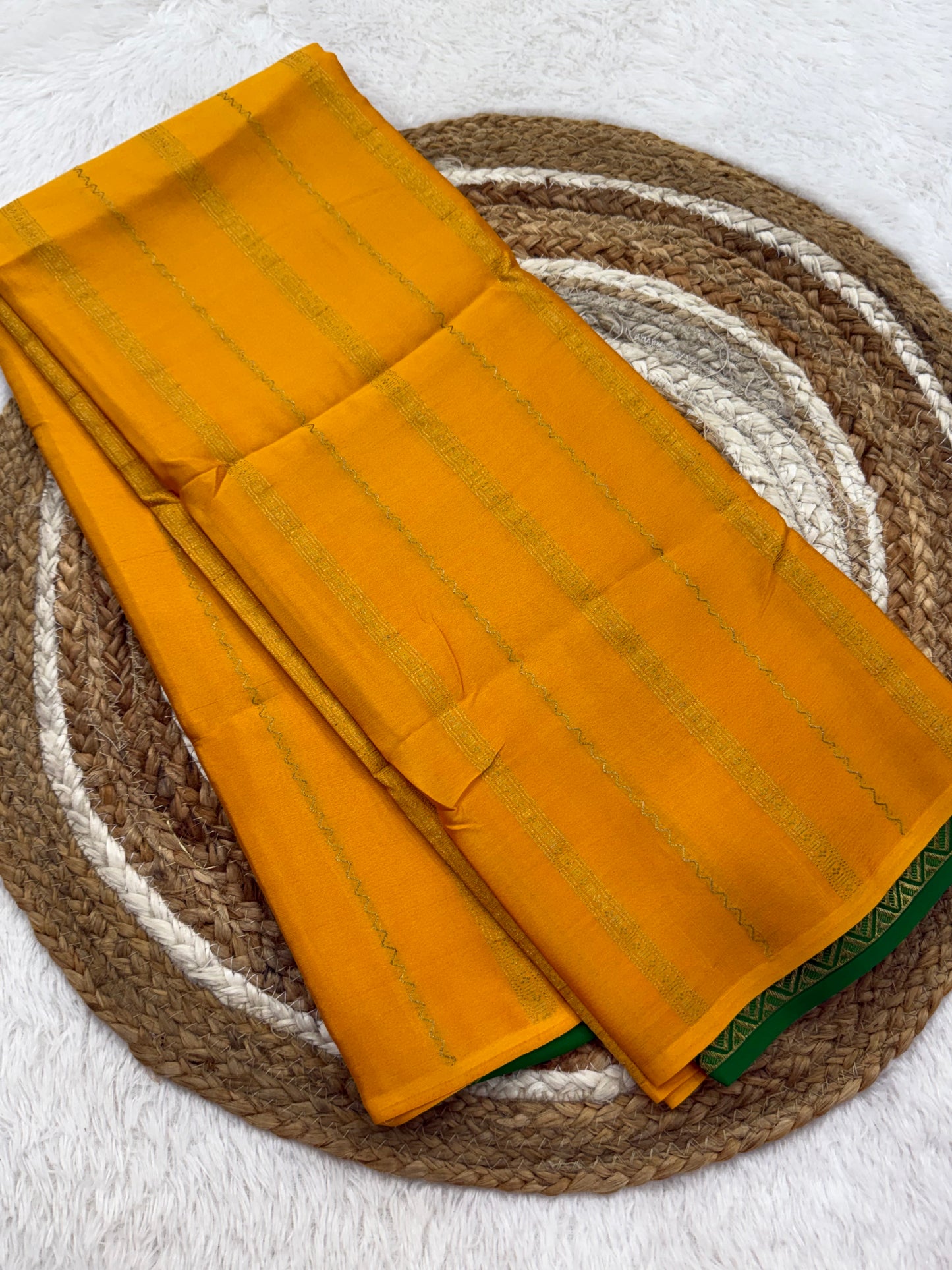 Self body contrast pallu and blouse
