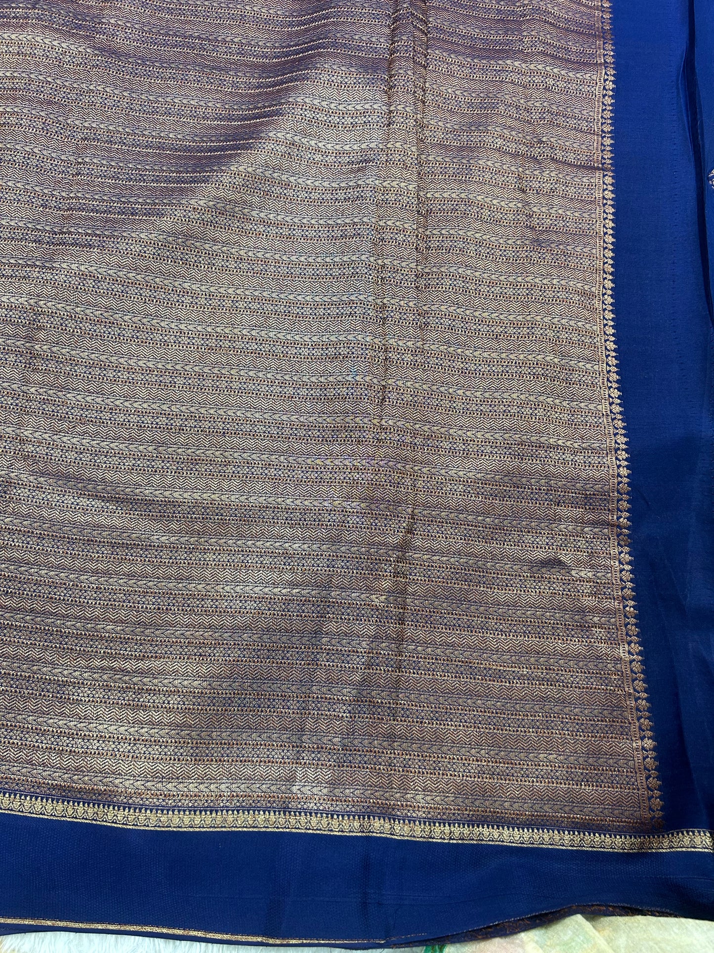 Plain bentex border
