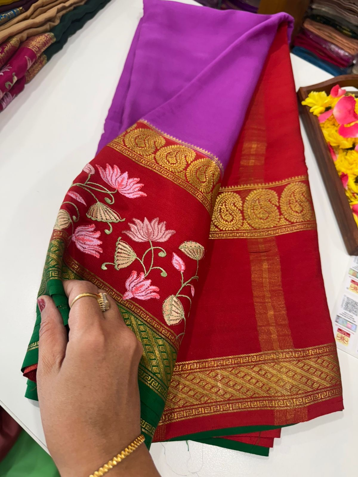 ❤️Embroidery  Mysore silk sarees  ❤️

❤️Traditional border with all  3D colors in embroidery pattern sarees ❤️