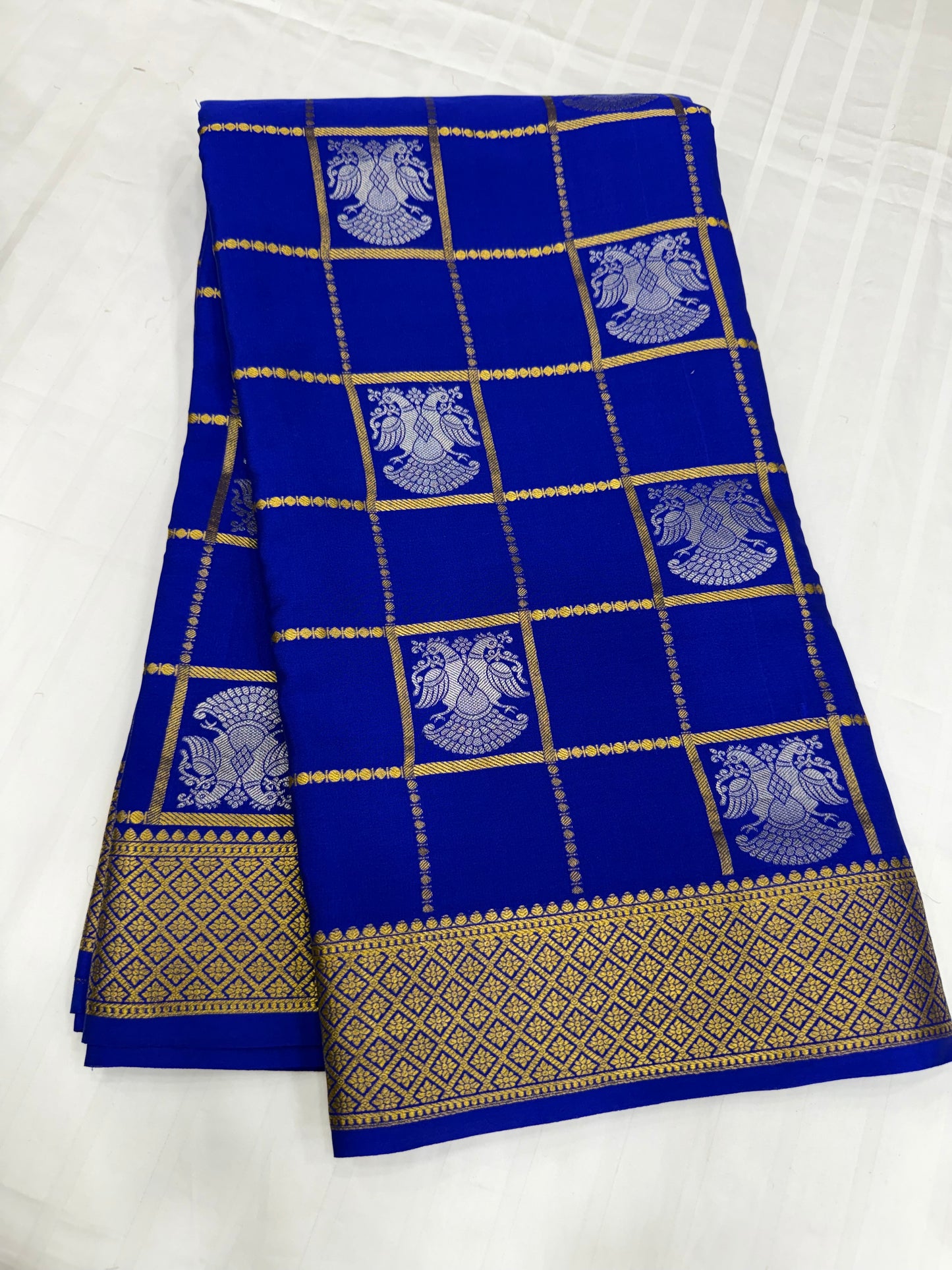 Gandaberunda checks motif