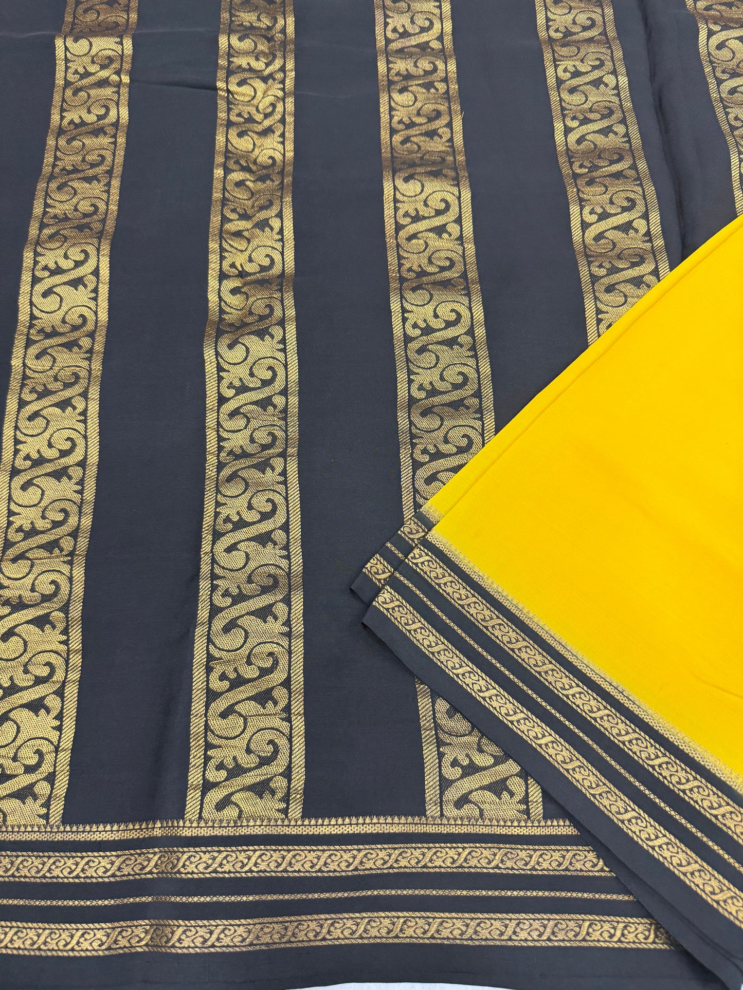 Pure zari contrast