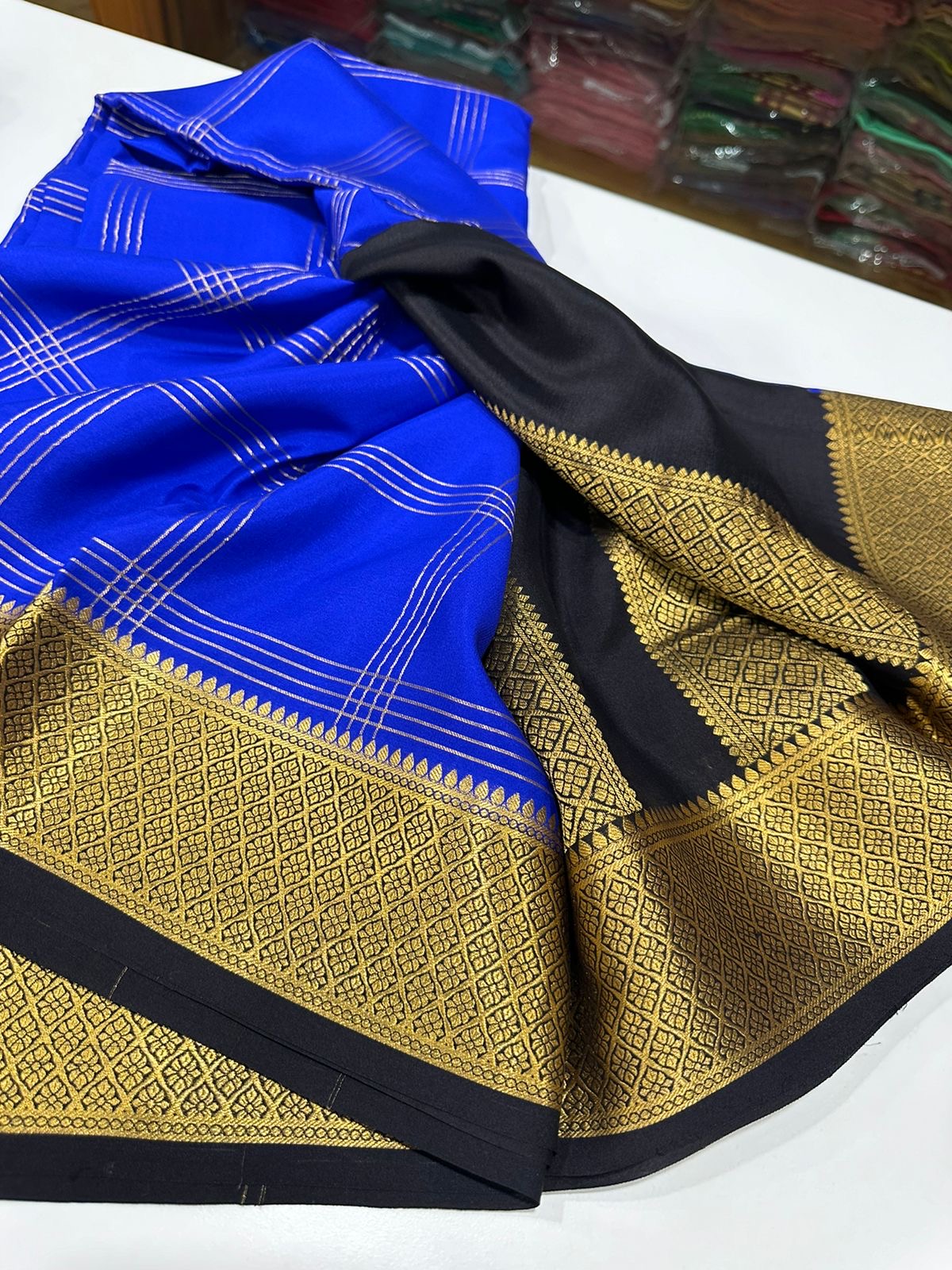 Double line checks pattern with rich Pallu