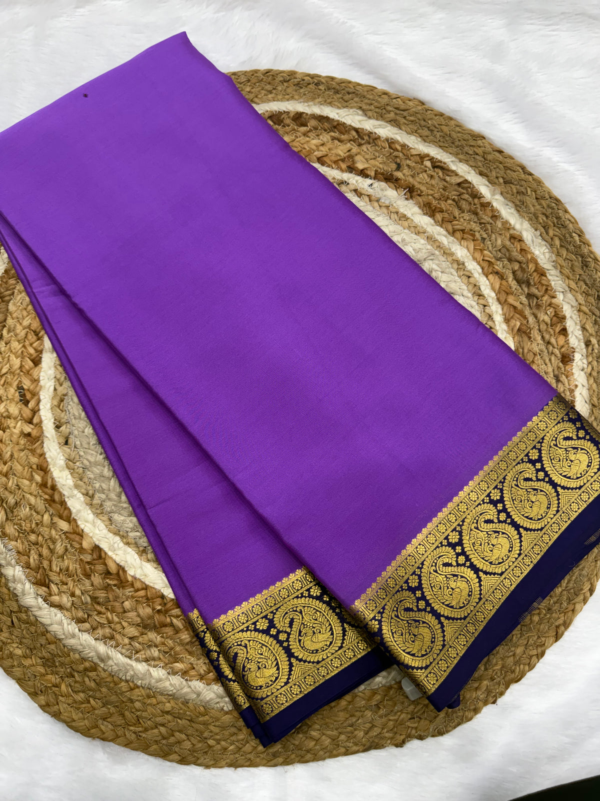 Contrast border