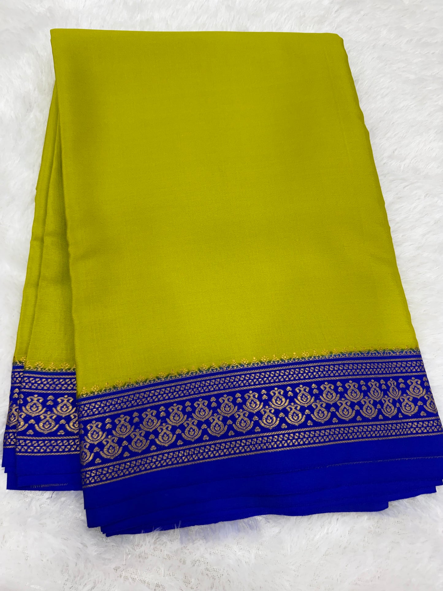 Pure zari contrast
