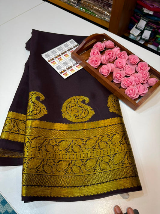 Mango motif peacock border with rich Pallu