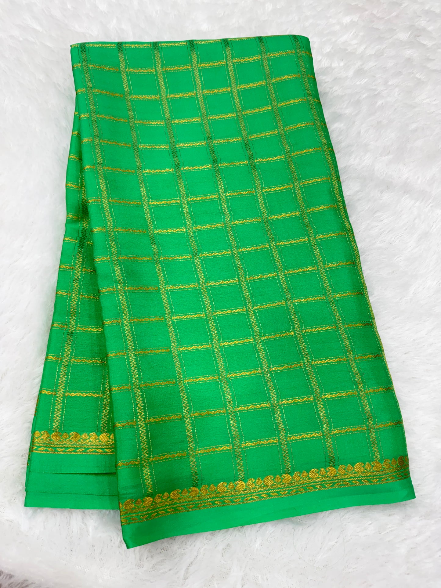 Self checks contrast pallu