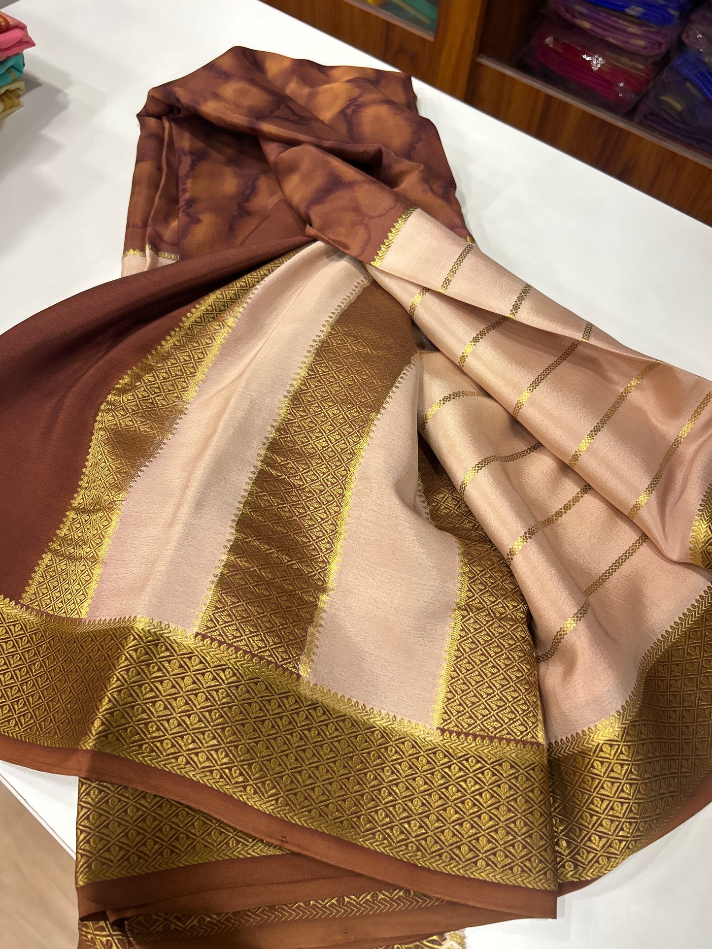 2D Shibori Pattern Rich Pallu