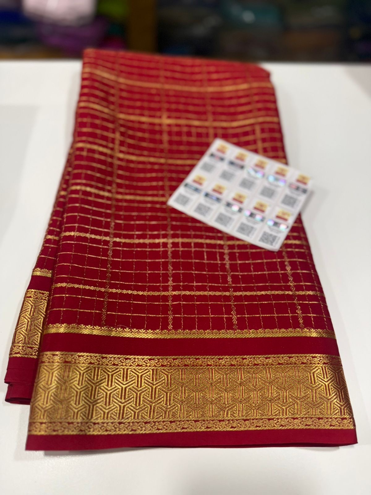 Checks self pattern with rich pallu