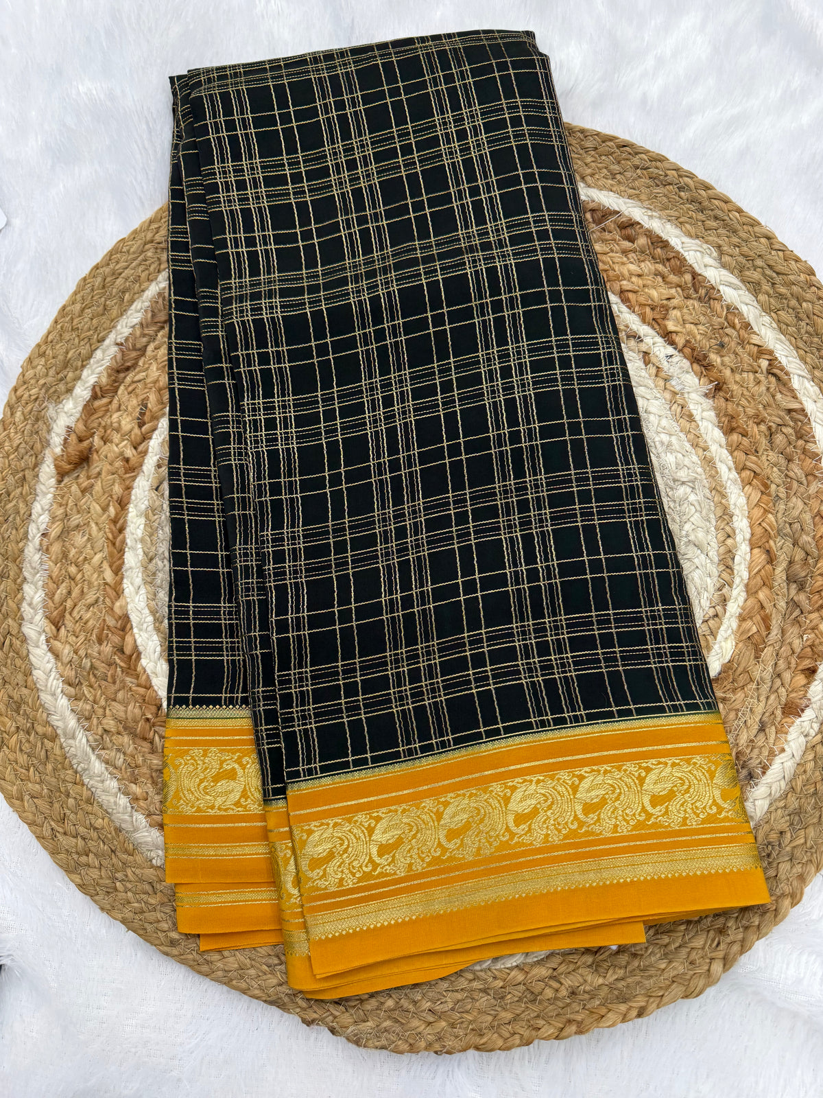 Peacock border contrast checks