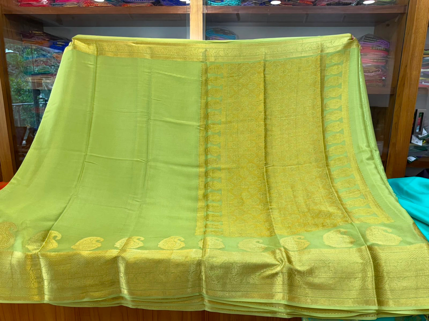 Mango motif peacock border with rich Pallu