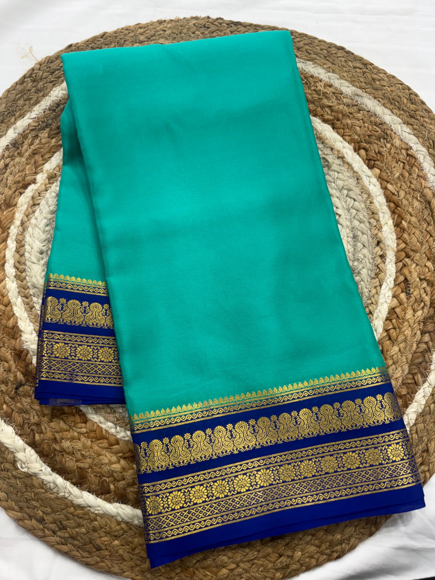 Contrast thick border
