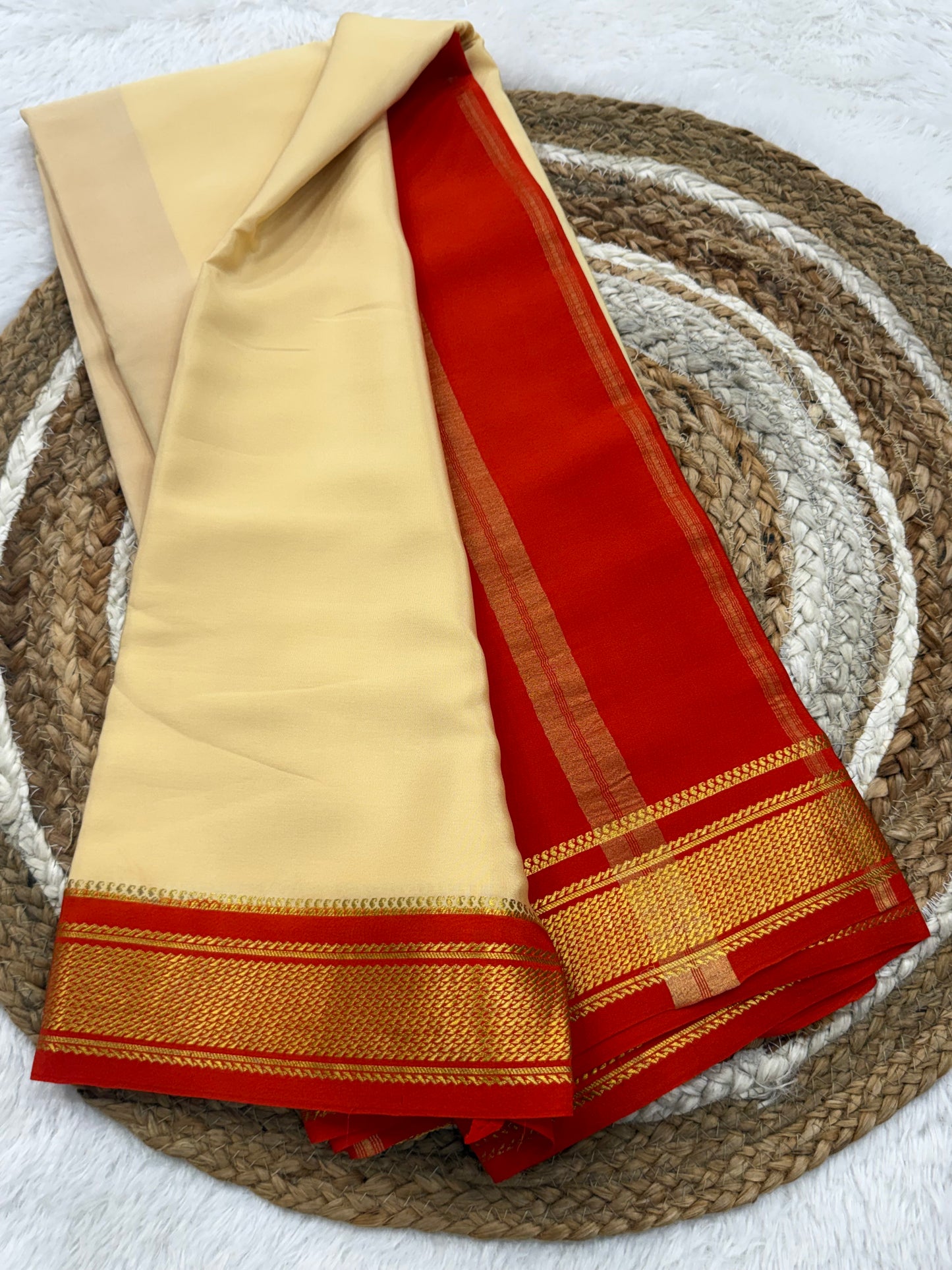 Medium contrast border