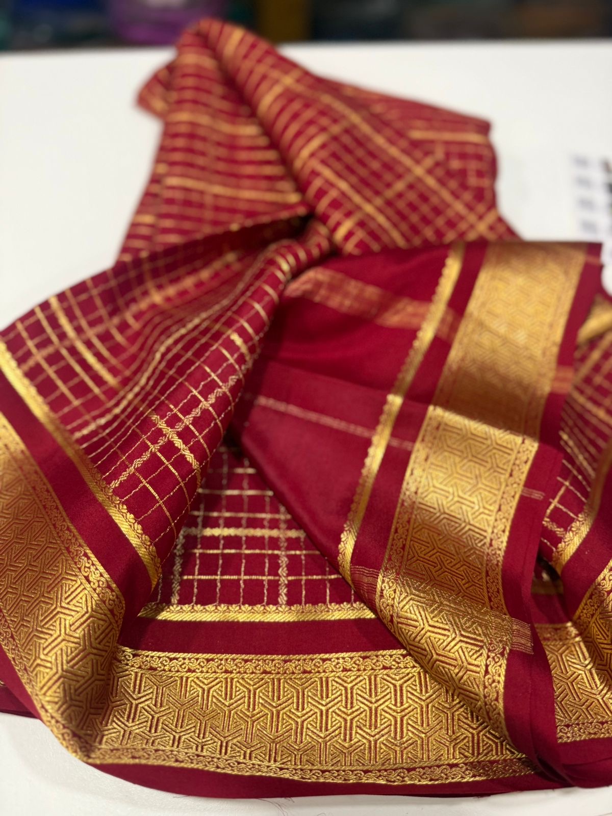 Checks self pattern with rich pallu