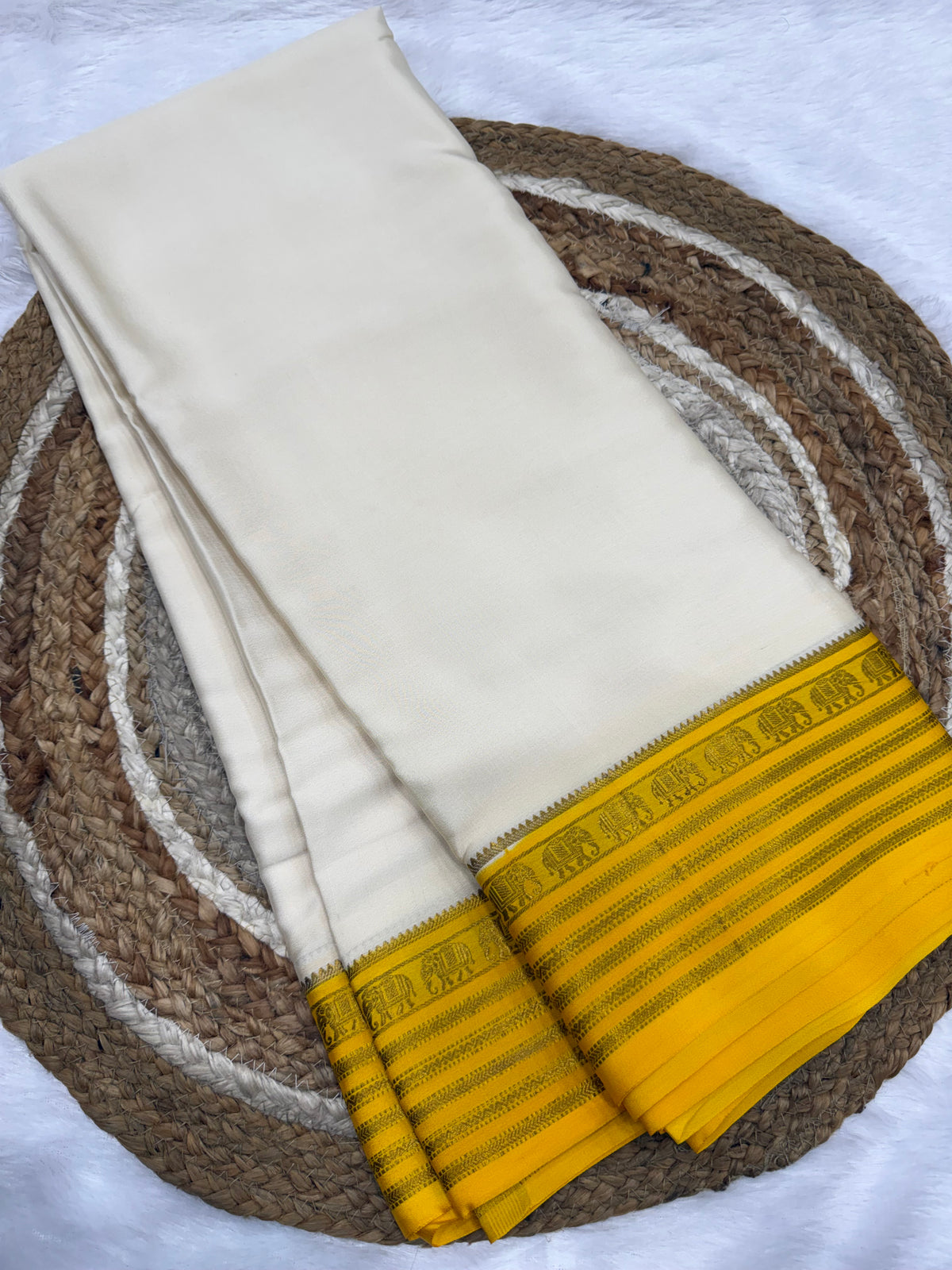 Contrast border