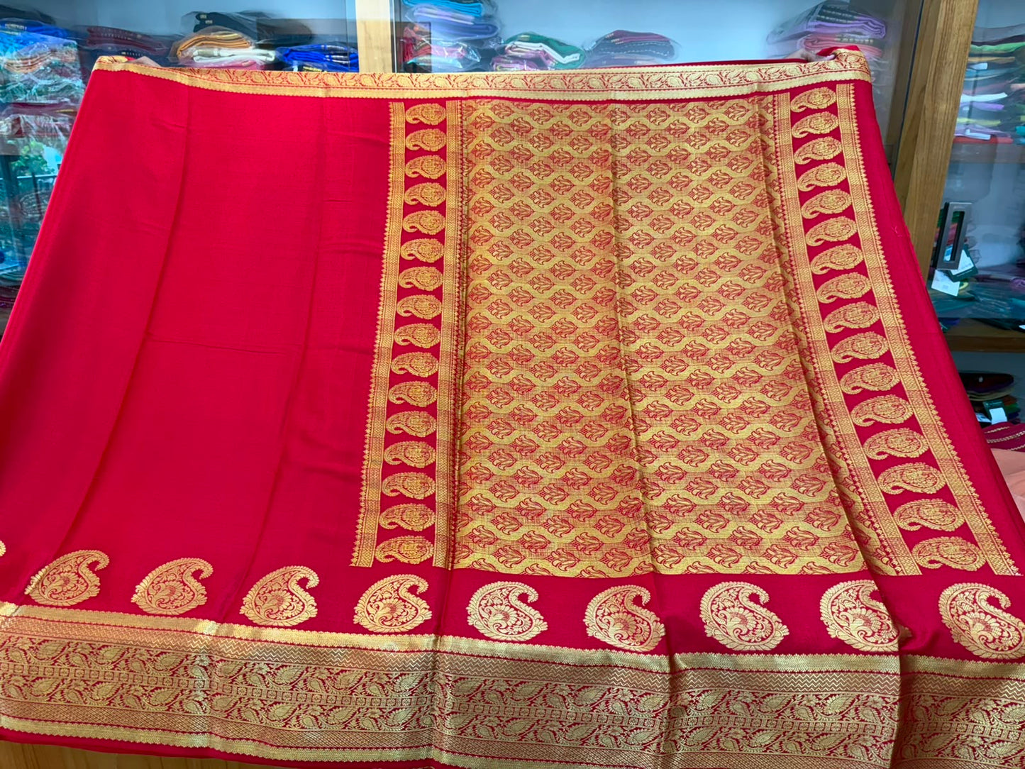 Mango motif peacock border with rich Pallu