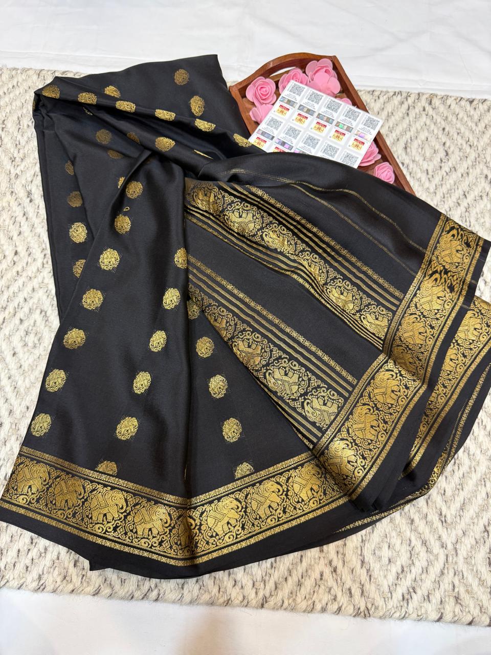 Mysore silk sarees Butta pattern