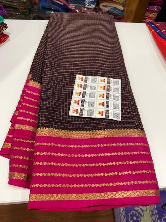 Small checks contrast with rich pallu