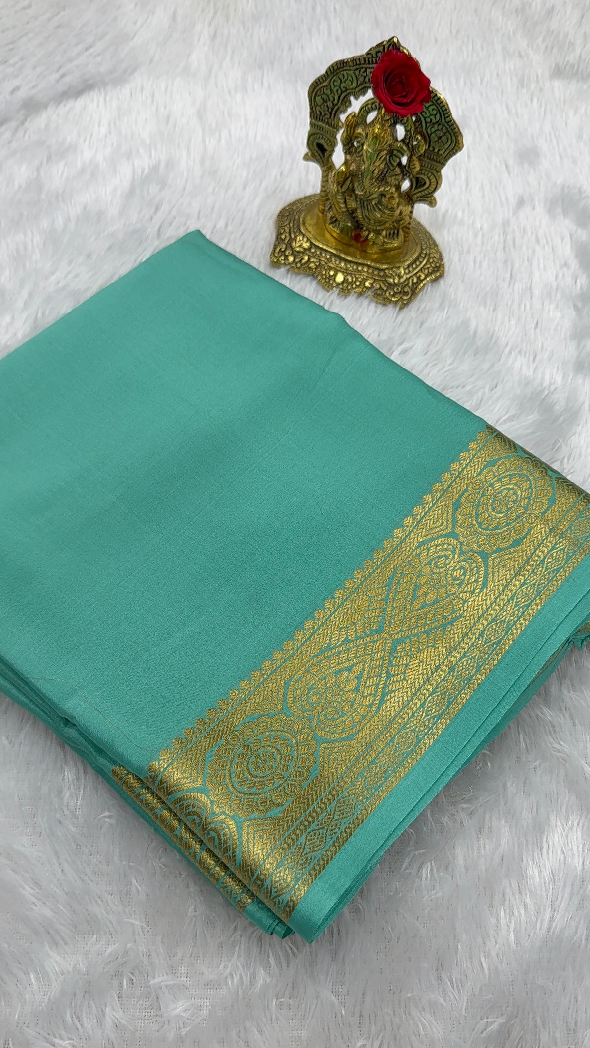 Traditional self border
