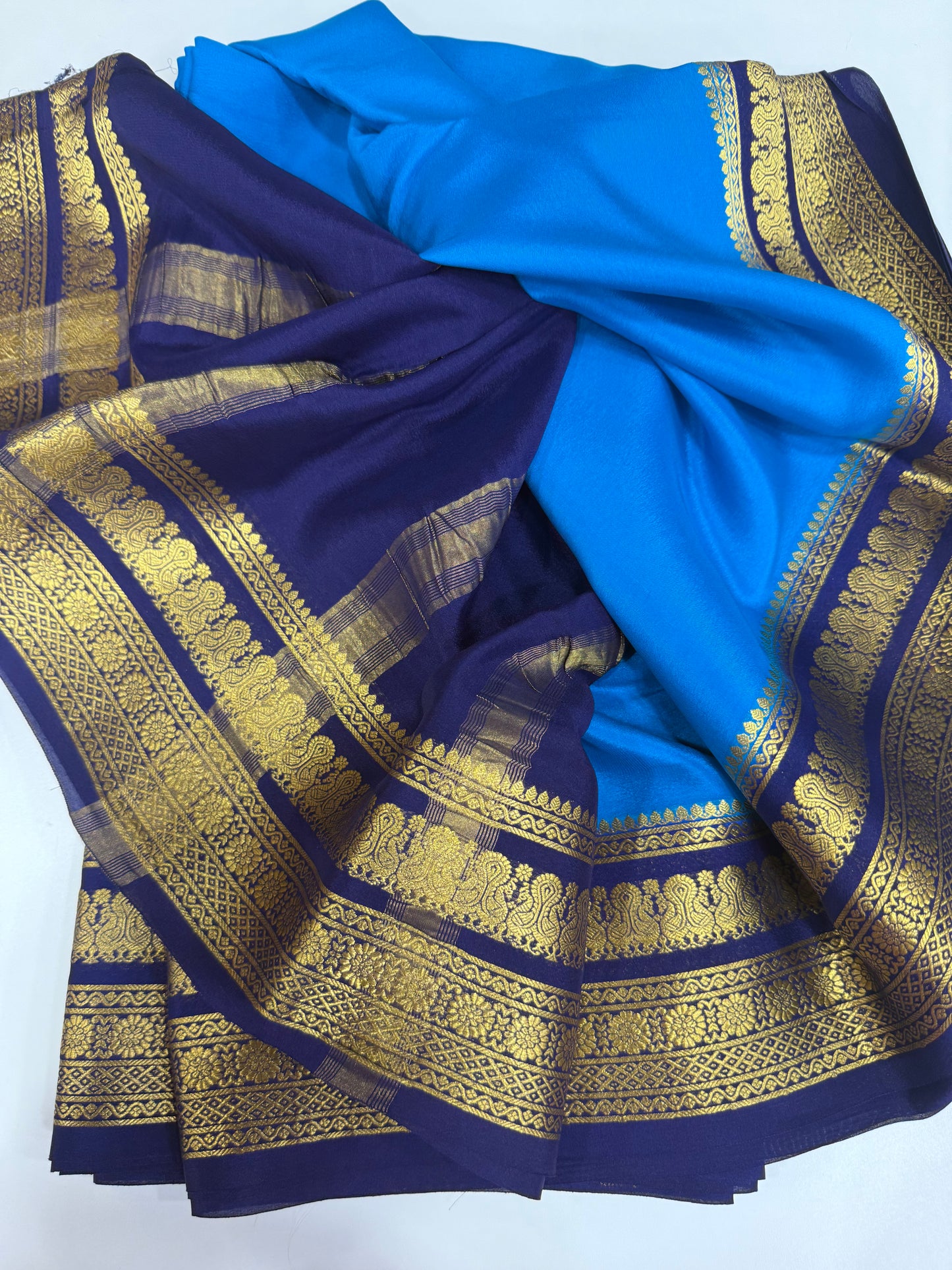 Thick border contrast sarees